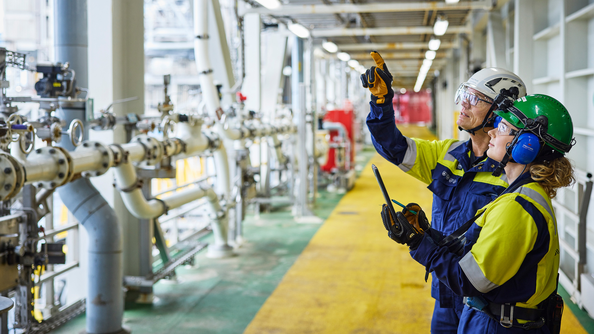 Picture of Aker Solutions engineers offshore